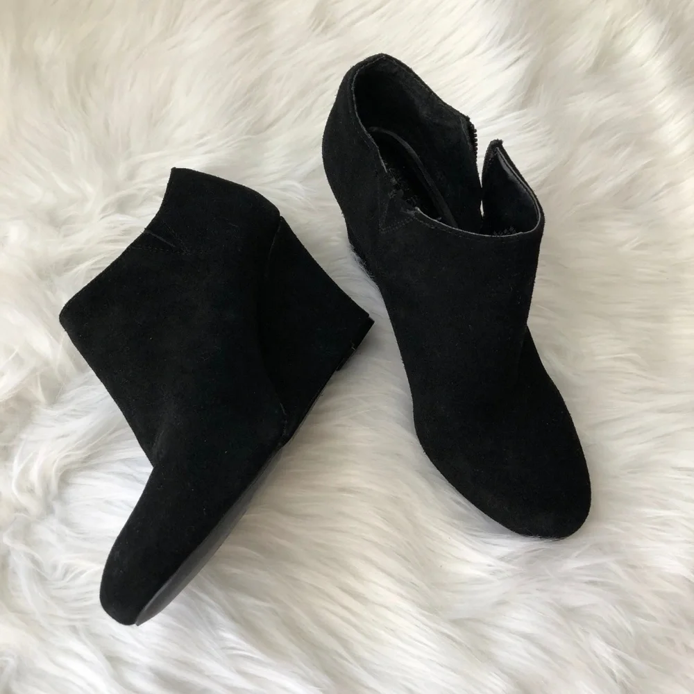 Vince Camuto Daysha Wedge Bootie sz 8.5